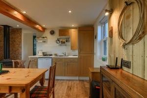 A tiny piece of heaven, stunning sea views hot tub