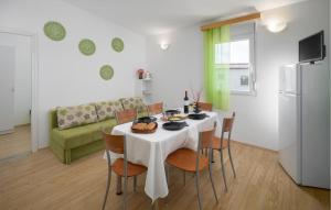 Amazing Home In Tinjan