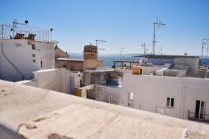 HelloAPULIA Casa SanPà - Sea View Apartment with Rooftop Terrace in Monopoli Old Town