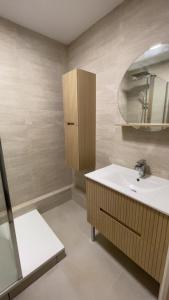 Appartement lumineux avec loggia, vue sur le port, CARNON PLAGE