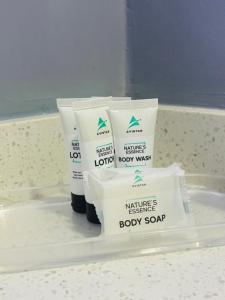 2 Bedrooms 2 Bathrooms Luxury Gated Condo with Beach and Breathtaking Views of Kingston Harbour and 2 swimming Pools