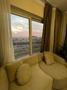 Cozy 1 bedroom, Living room and Spacious reception with View