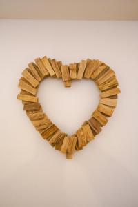 NEW Apt 1 Armatage Flats