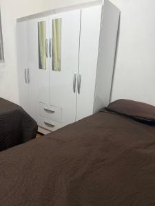 Apartamento completo com vaga de garagem a 200 metros da praia