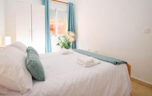 Apartment with mountain views close to Fuengirola Beach and castle