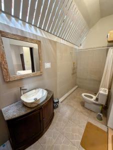 2-bedroom villa with pool, 3 beds, 6 people max possible