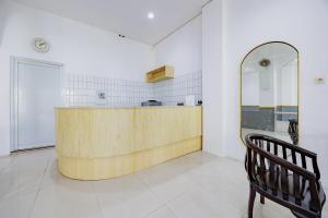 RedDoorz at Bellina Inn Near RS Panti Wilasa Semarang