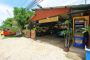 ADRIANAs PLACE TROPICAL GUESTHOUSE