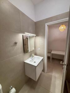 Elenitas Studio, steps to the Windmills, Fabrika & Little Venice