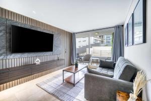 Modern apartment with pool and parking