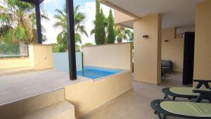 Beautiful ground floor apartment with splash pool