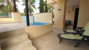 Beautiful ground floor apartment with splash pool