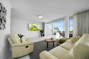 Coastal Comfort Walk to Beach