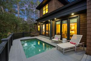 MC296: 296 Marsh Cove