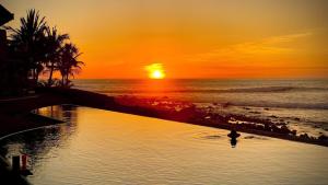 Waterfront condo in Magnificent Manzanillo Bay Troncones