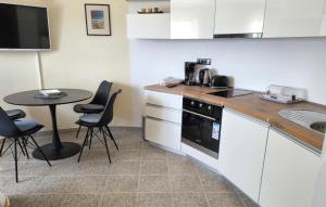 One-Bedroom Holiday Home In Zminj