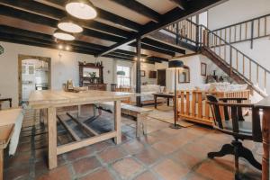 Gonana Studios & Villa