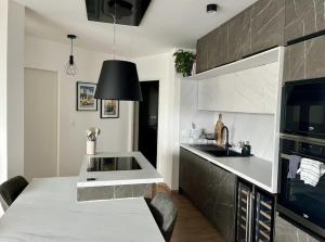 Appartement moderne et spacieux 2 chambres, parking privé