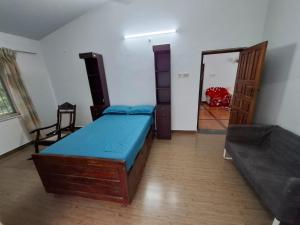 Private Peaceful Room in Goan Villa Nature View