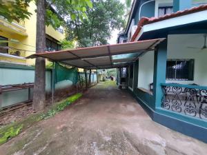 Private Peaceful Room in Goan Villa Nature View