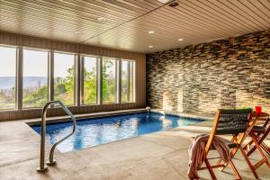 Scenic Views - Private Pool, Theater, Hot Tub