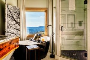 Scenic Views - Private Pool, Theater, Hot Tub