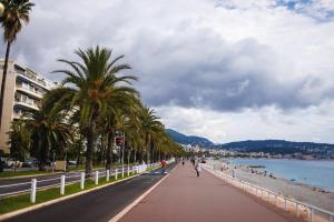 Cosy Nice Promenade des Anglais Beach Apartment parking
