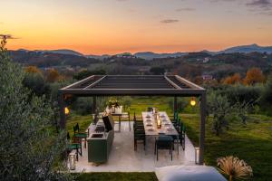 LOSE THE WORLD. FIND YOURSELF. VILLA DUEMANI, 8 BEDROOMS, PANORAMIC POOL & SPA