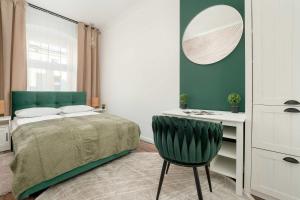 Apartament w Sercu Łodzi Piotrkowska Balkon & 2 Sypialnie by Noclegi Renters