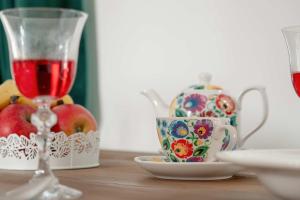 Apartament w Sercu Łodzi Piotrkowska Balkon & 2 Sypialnie by Noclegi Renters