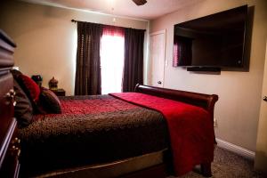 Cozy 2 Bedroom Townhome in Addison