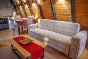 Golden Cabin 4 Gjinar by PikHost