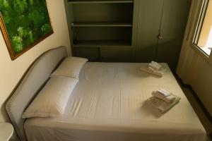 Cute & small 1-BR apt with beautiful terrace