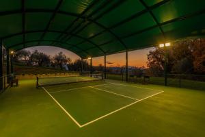 LOSE THE WORLD. FIND YOURSELF. VILLA DUEMANI, 8 BEDROOMS, PANORAMIC POOL & SPA