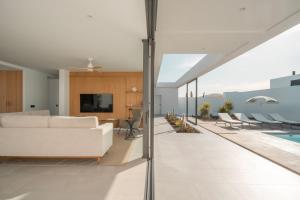 Verdealto - Design villa with pool in Villaverde