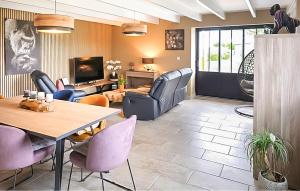 3 Bedroom Cozy Home In Quessoy