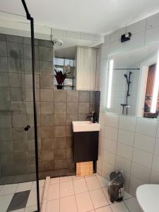 Central Bergen Stay for Families & Groups-6 Guests