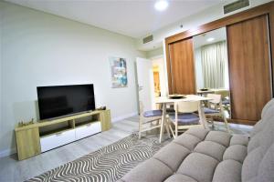 Modern 2-Bedroom Apartment with JBR and Marina view on High floor