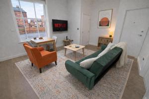 Stylish City-Centre Apartment with parking