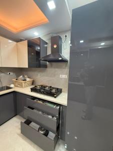 Stella Homestay Near Yashobhoomi with Rooftop