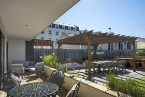 Modern Apartment Private Parking & Terrace