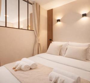 Eiffel Tower - Deluxe Studio for 4