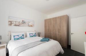 Stylish 2-Bed Retreat with Braai & Parking