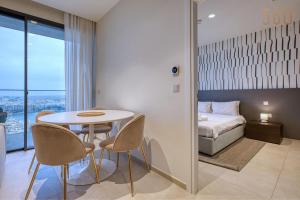 Luxury Living with Pool in Mercury Tower