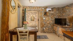 Beautiful Stone House Obrs with indoor pool