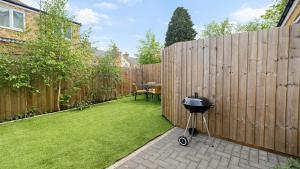 Cambridge - Modern 4-BR Home with Gardens & Wi-Fi