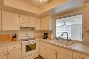 Bokeelia Retreat - Fishing Docks and Canals Nearby!