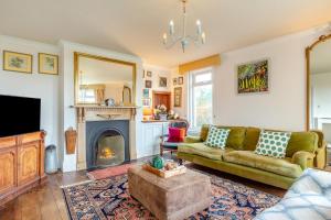 4 Bed in Galmpton oc-h34756