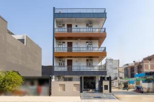 Hotel Park Tree I Sec-63A I Noida I Couple Friendly and Corporate Rooms available