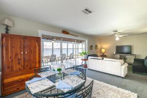 Water Access and Beach Area Crooked Lake Escape